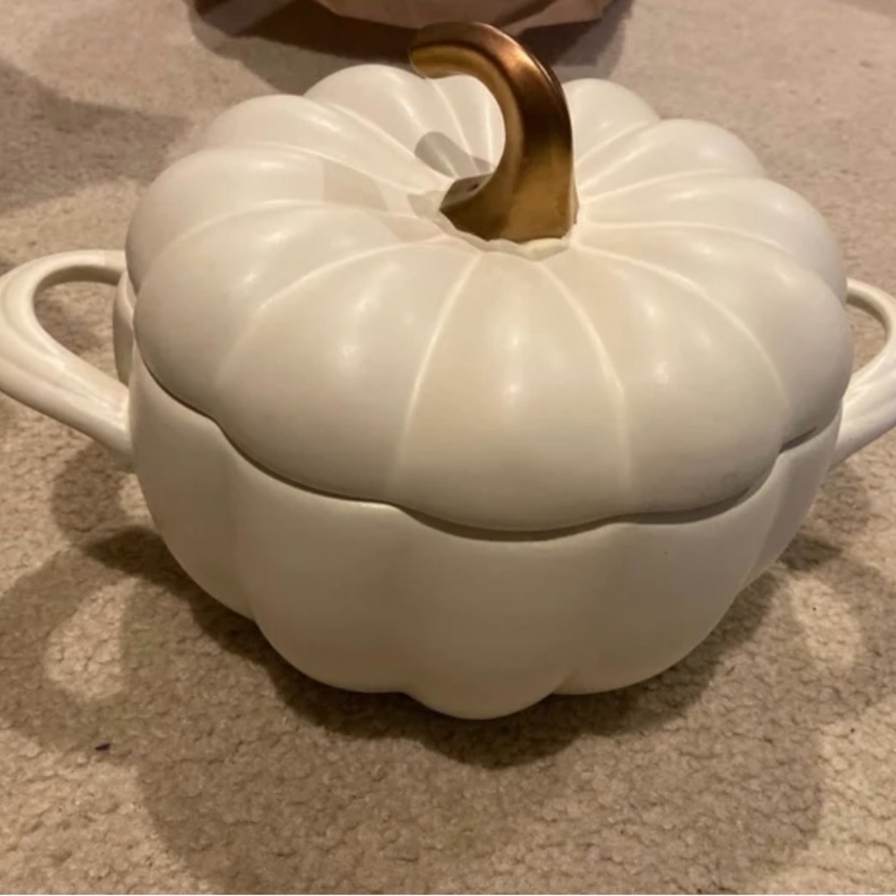 Round Off White Ceramic Pumpkin Figural Baking Dish with Lid